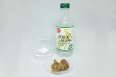 食の探究心で昆虫食の入門編「タガメサイダー」を飲んでみました