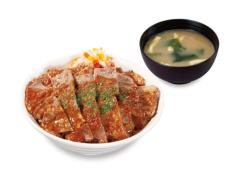 お肉2倍のデカ盛りも！松屋でステーキ屋松の「牛ステーキ丼」新発売