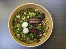 ロッテと麺屋武蔵の13年目のコラボチョコラーメンは「“茶”ガーナ」　Uber Eatsでお届け