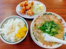 若いうちにしか出来ない？「ラーメン」「白飯」「鶏の唐揚げ」の最強コンボ