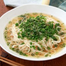 夏にぴったりの「鶏塩レモンだれで食べるさっぱりそうめん」作ってみた