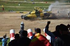 ロシアで恒例の「戦車バイアスロン世界選手権」始まる　2021年は19か国が参加