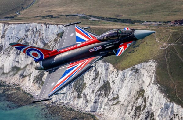 イギリス空軍タイフーン特別塗装機 ドーバー海峡の名所を記念