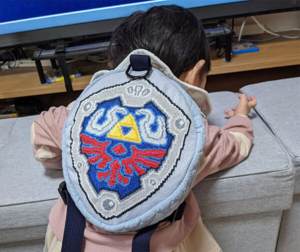 ゼルダの伝説「ハイリアの盾」をベビーリュックに 再現度に称賛の声