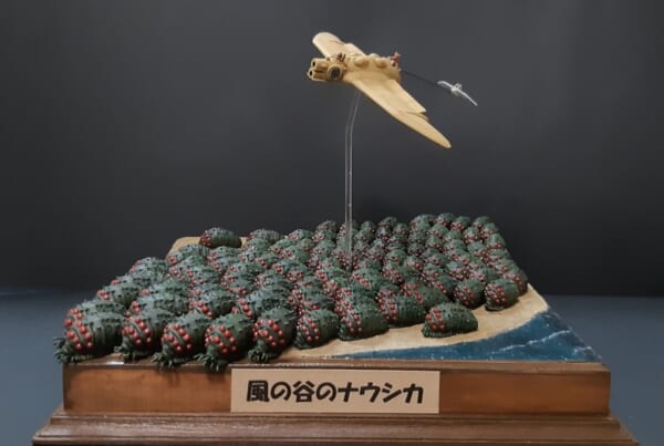 風の谷のナウシカ」のガンシップを1/144スケールで再現 王蟲約200匹も