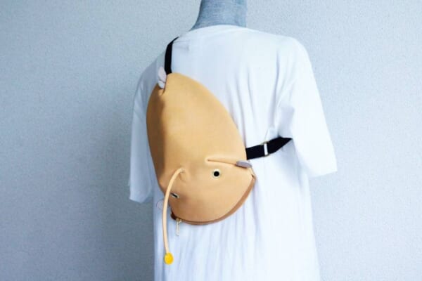 かばんばか　チョウチンアンコウ　ショルダーバッグ　ボディバッグ ゆらゆら揺れる疑似餌も再現 チョウチンアンコウのボディバッグ