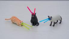 目を光らせる猫をフィギュアで再現　レーザービーム猫に猫ファンらが絶賛の声