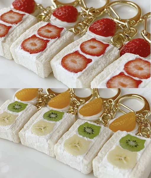 猫の顔型フルーツサンド フェイクフードのキーホルダーに「可愛い」の