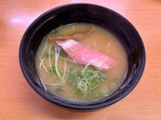 スシローとコラボした「麺屋NOROMA」の代表が苦言　監修した鶏そばとは「別物」「レアレアチャーシューやめて」