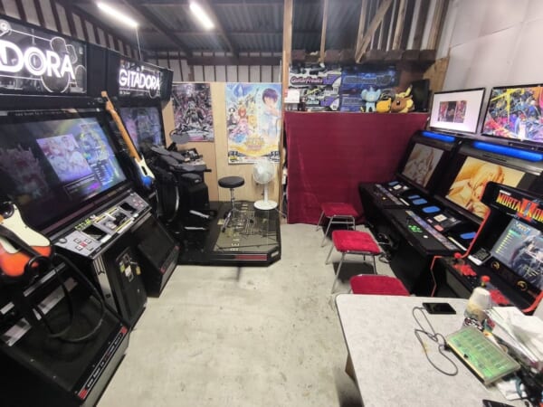 おうちゲーセン”が話題！個人宅のガレージに作られた光景に「家の要素