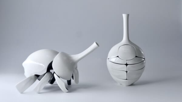 一輪挿しがカブトムシに変形する陶芸作品 可動構造に込められた1年の