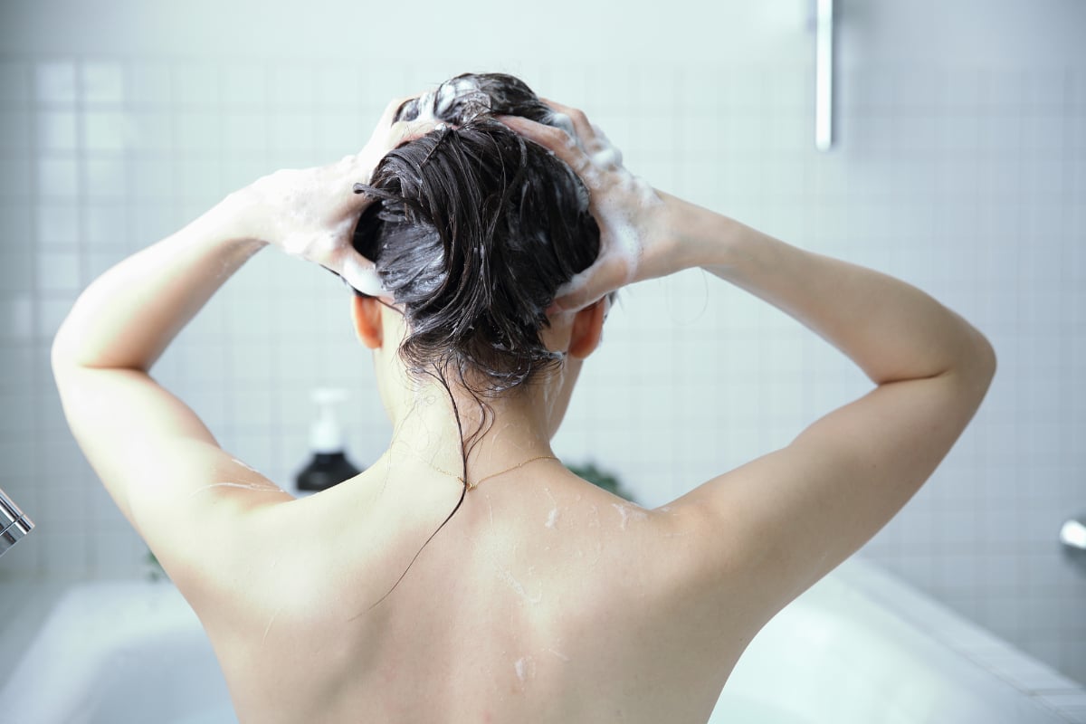 シャンプーが“泡立たない”まま洗髪しちゃダメ！　美容師が教えるリスク＆対処法