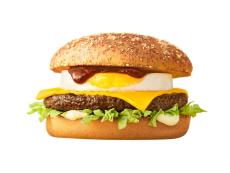 【マクドナルド】夏の定番「めっちゃハワイやんバーガーズ」3種、今年も登場！　新CMは「Number_i」出演