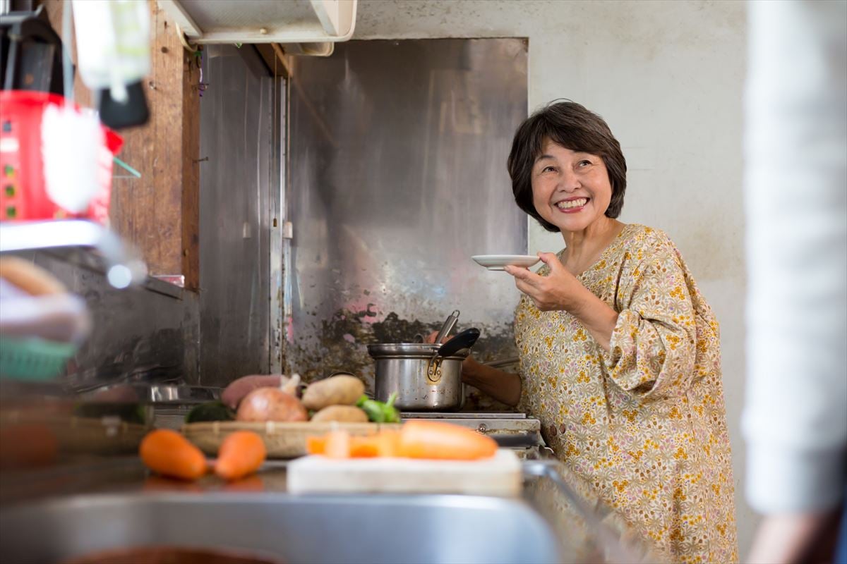 【母の味】「お母さんが作る好きな和食」人気ランキング　3位「炊き込みご飯」、2位「豚汁・みそ汁」…1位は？