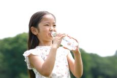 【子ども】“スポーツ飲料”に慣れて「水」苦手　どうすれば飲める？　歯科医師に聞く