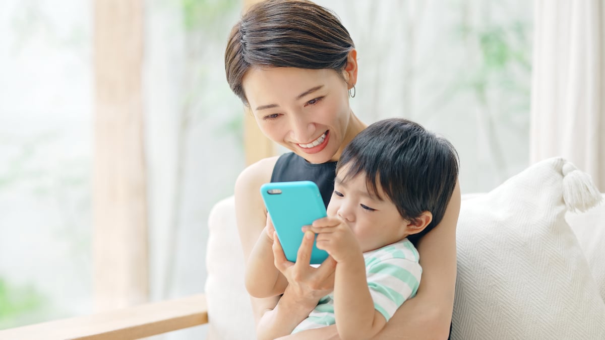 「スマホ育児」はNG？　使い過ぎで悪影響も　保育士に学ぶ「電子機器」を正しく活用するコツ