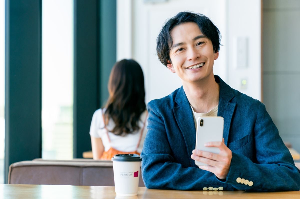 「スマホを見ながら話す人」よりもイヤだ！　男性1500人超が答えた「なんかイヤかも」と感じる人、トップは？