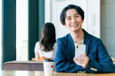 「スマホを見ながら話す人」よりもイヤだ！　男性1500人超が答えた「なんかイヤかも」と感じる人、トップは？