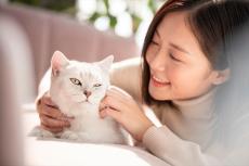 猫好き女性300人が選んだ「好きな猫のパーツ」1位とは？　2位の「肉球」を上回った1位は「透き通っててきれい」なパーツ