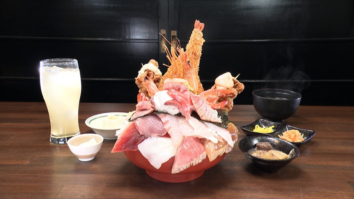 総重量1.8キロ“海鮮丼”、500グラム“チャーハン”　元刑事＆元鑑識の夫婦が営む食事処が「オモウマい店」3時間SP登場