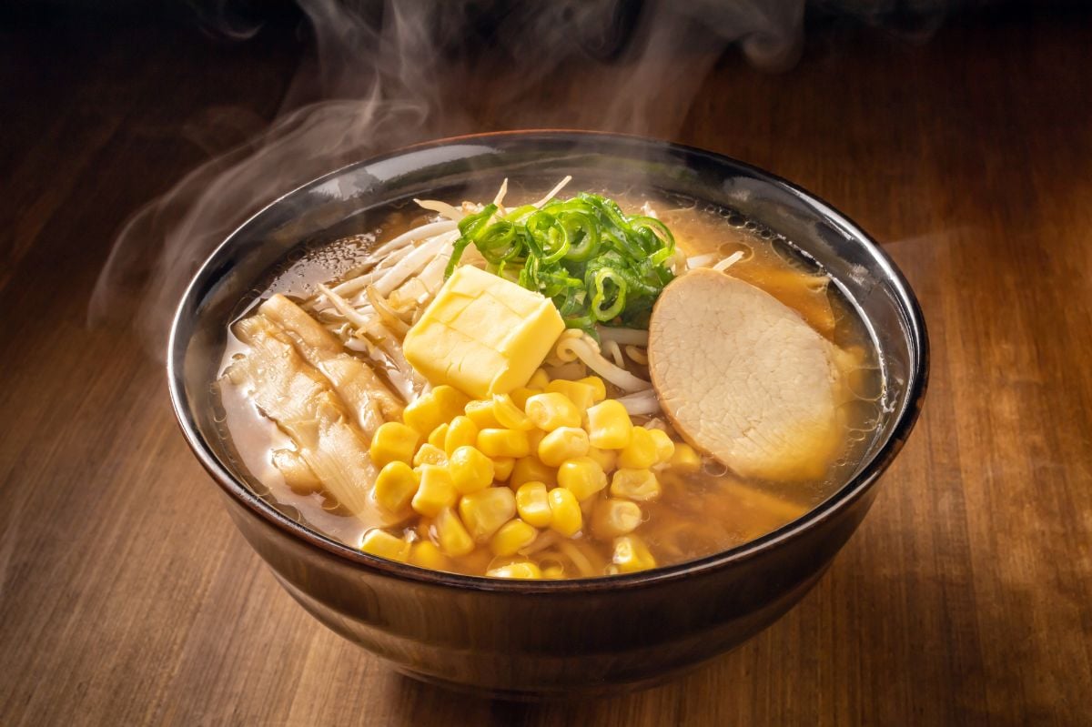 「好きなラーメンの種類」ランキング発表！　3位「みそ」2位「豚骨」…“食べていて面白い”1位は？