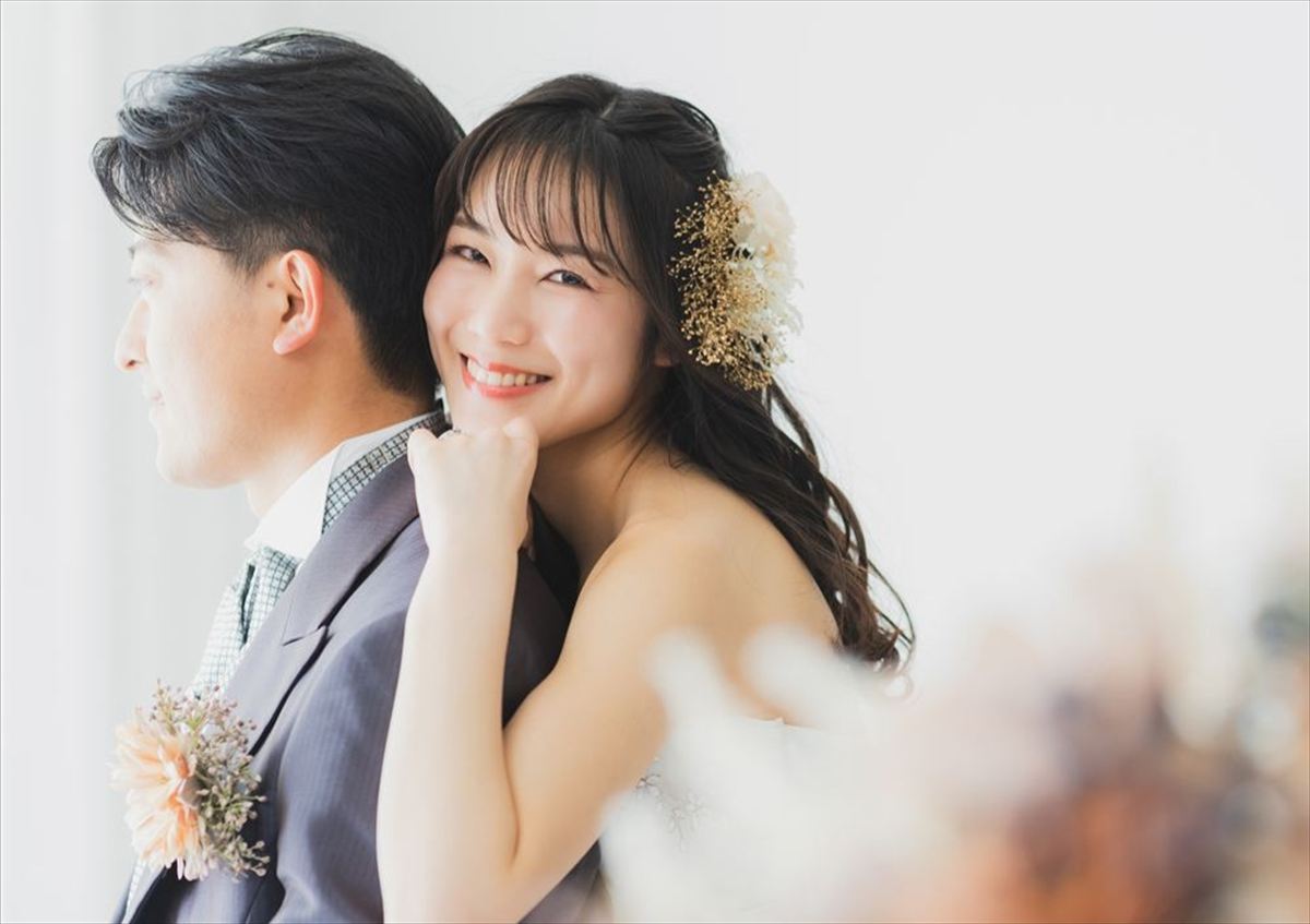 【女性編】「結婚相手に求める条件」ランキング　3位「話し合いができる」2位「タバコを吸わない」…1位は“無いと結婚対象に入らない”