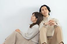 結婚後「パートナーの魅力」に変化あった？→「減った」と答えた既婚男女の“生々しい割合”