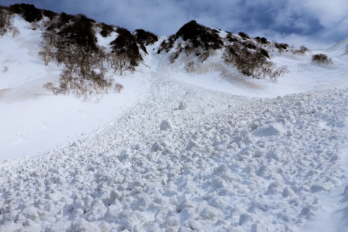 2月は「雪崩」に要注意　雪山で発生する2つの“前兆現象”とは？　警視庁が紹介