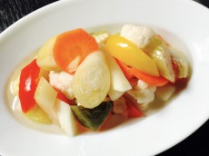 「野菜ピクルス」で正月太りをリセット。酸っぱすぎない永久保存レシピ【シェフのテク】
