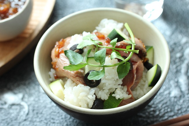 深夜もセーフな糖質オフ！ビーフと野菜のヘルシーかさ増し「まぜご飯」