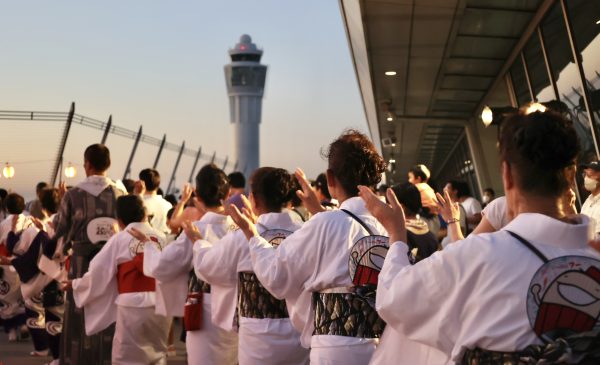 飛行機を眺めながら盆踊りしたいなら 中部国際空港セントレアへ集まれ