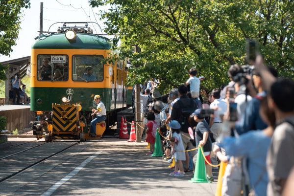 かわいい車両で往復100mの“世界一短い電車旅”　「走れ！かぼちゃ電車2024」