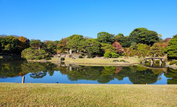 東京の和歌の浦で書写体験和歌の庭　六義園で10月14日に開催