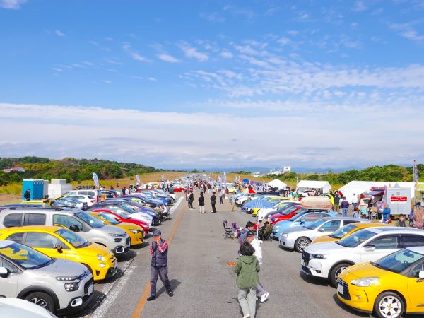 イタリア車とフランス車が好きなら集まれ　「南紀白浜イタフラピクニック」を空港旧滑走路で開催