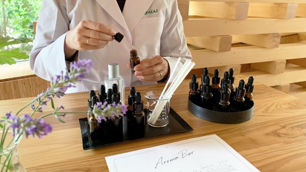 名画へのインスピレーションからオリジナルの香りを表現　オーダーメードのフレグランスが作れる「Aroma Bar」