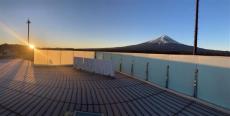 富士山と初日の出を両方拝めるスポット！　元日の絶景展望台 FUJIYAMAスカイデッキ