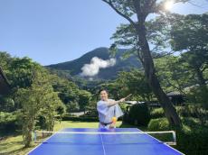 浴衣で温泉卓球に新スタイル　屋外で楽しんで心身ともにリフレッシュ