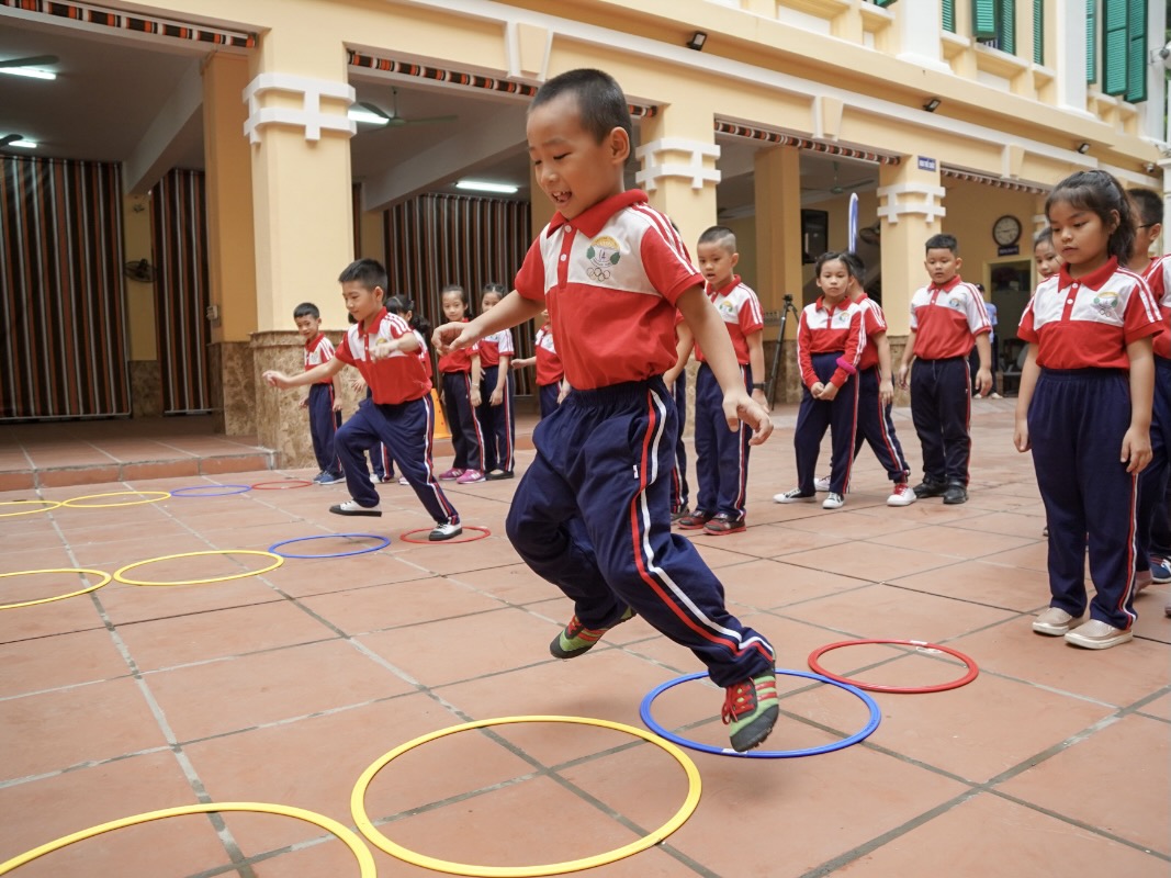ミズノが日本型教育をベトナム小学校へ輸出