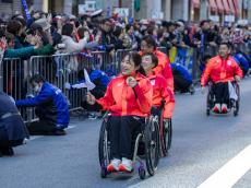 秋晴れの日本橋、１万人の前でパリ2024TEAM JAPANが感謝のパレード！