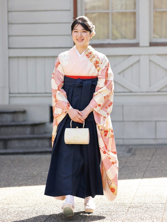 愛子さまの“令和のファッション”をチェック　卒業式での「手描き友禅の振り袖」、志賀高原のPRキャラ「おこみん」のTシャツなど