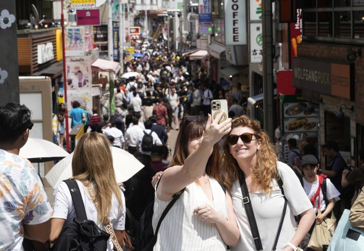 訪日観光客がSNSには決して出さない「日本」への本音　「日本で暮らすことは不可能」「便利に見えて役立たない」と感じた理由