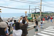 【夢が叶いました】訪日外国人の“聖地巡礼”は日本ならではの新しい観光様式　『SLAM DUNK』『STEINS;GATE』『君の名は。』ゆかりの地の現場