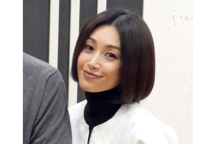 《顔や手にびっしりと赤い斑点》酒井法子、異次元の若さを保つアンチエイジングの代償か　治療したクリニック院長は「長くて4～5日程度、注射針の跡は残ってしまいます」