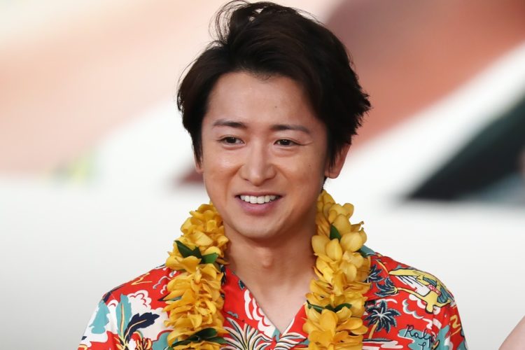 《25周年イヤー直前スクープ》大野智が嵐再集結の鍵を握る人物と宮古島で極秘会談！再始動に前向きな姿勢、来年中に5人でステージに立つか 