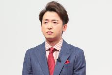 《ワイルド姿キャッチ》嵐リーダー・大野智、宮古島で自由な生活を謳歌　左上腕や両肩に自らデザインしたタトゥー、過去には「クビになってもいいから墨を入れる」と話していたことも 