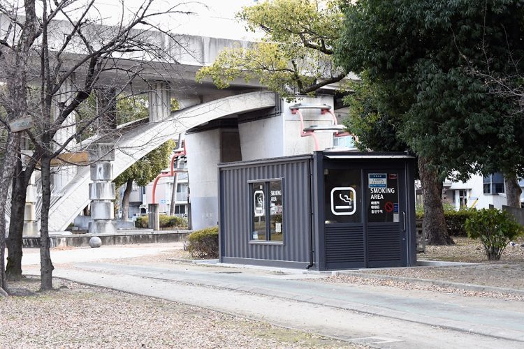 【万博まで約2か月・現地ルポ】路上喫煙禁止条例施行の大阪市「喫煙可能な場所を300か所確保」方針で大騒動　「本当にここに必要か？」「鍵が開かない」…問題が続々噴出