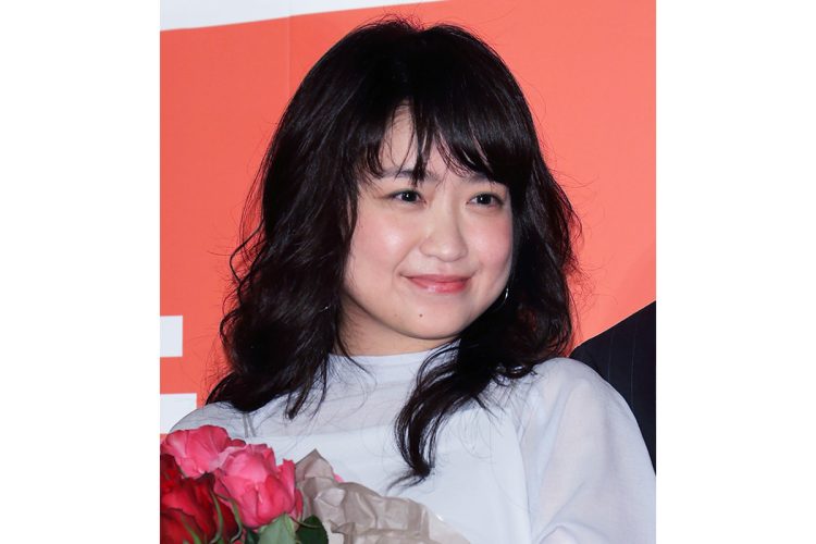 《たるんだ頬にメガネ姿》フジドラマで中年女性役を演じる池脇千鶴「生涯ずっと女優でいたい」の怪演