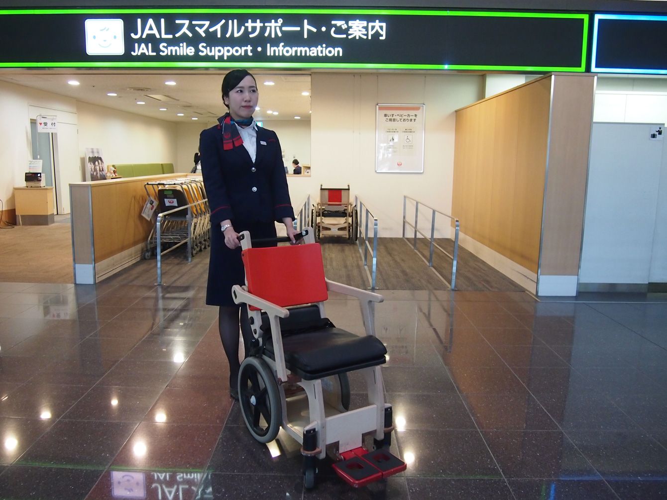 JALが車椅子を「木製」に切り替えた理由
