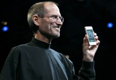 世界経済を振り回す新型iPhoneの低人気