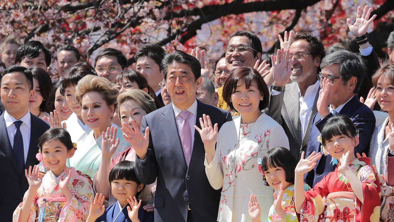 花見と旅行を楽しむ昭恵夫人は､安倍首相を見捨てるのか